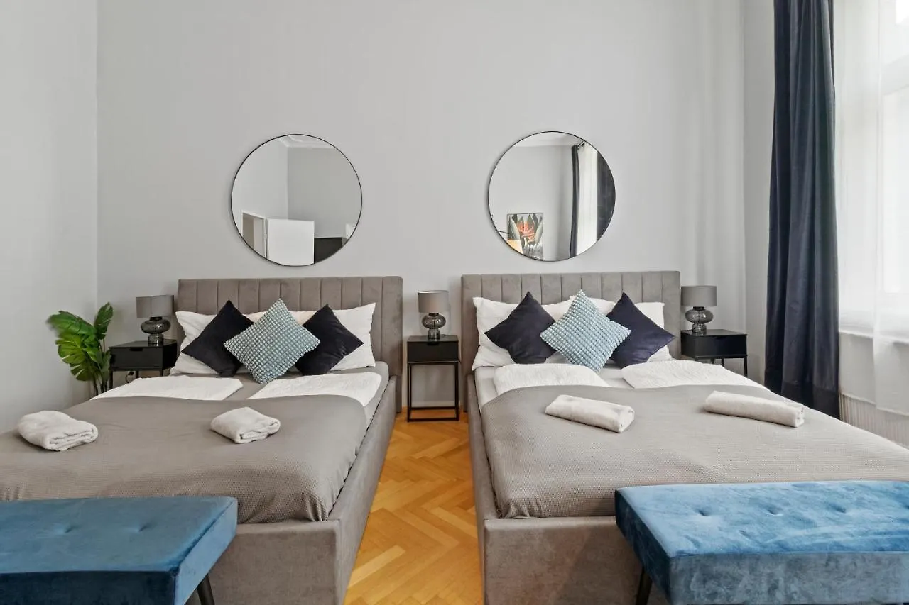 5 Bedrooms - 143 M² - Near Main Station Vienna Apartment