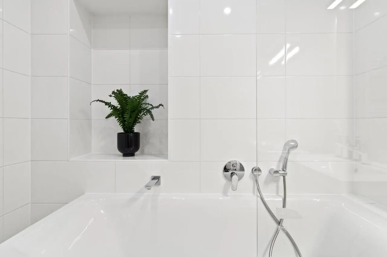 5 Bedrooms - 143 M² - Near Main Station Vienna 0*,  Austria